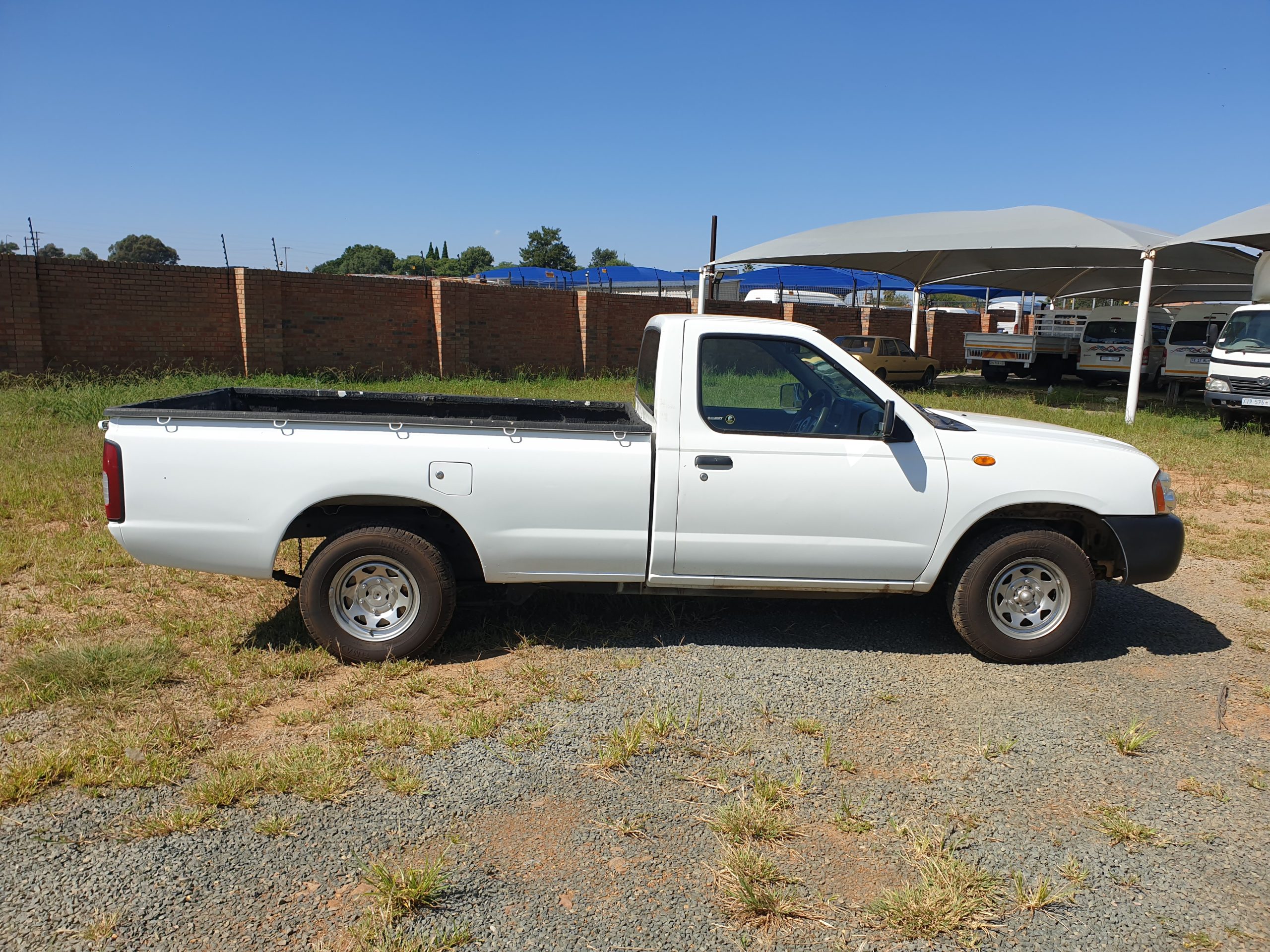 NISSAN NP300 2.0i S/C - Image 3
