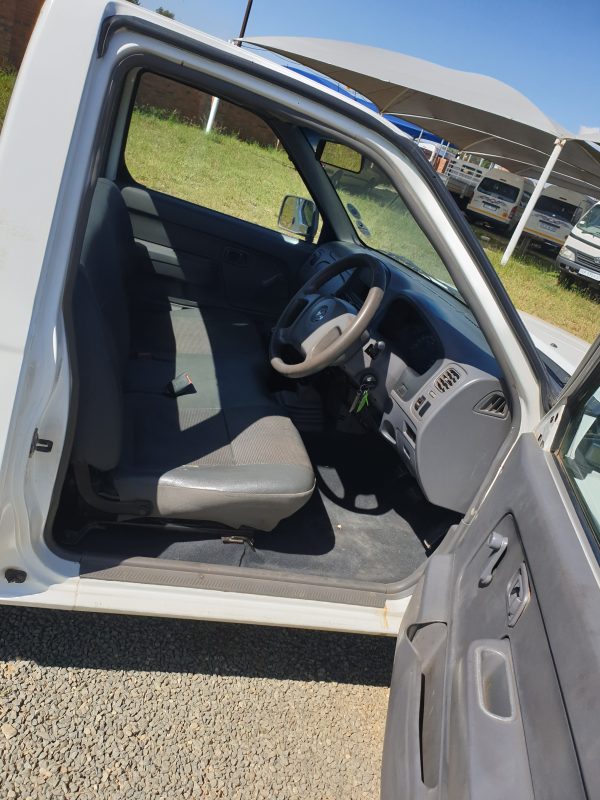 NISSAN NP300 2.0i S/C - Image 7