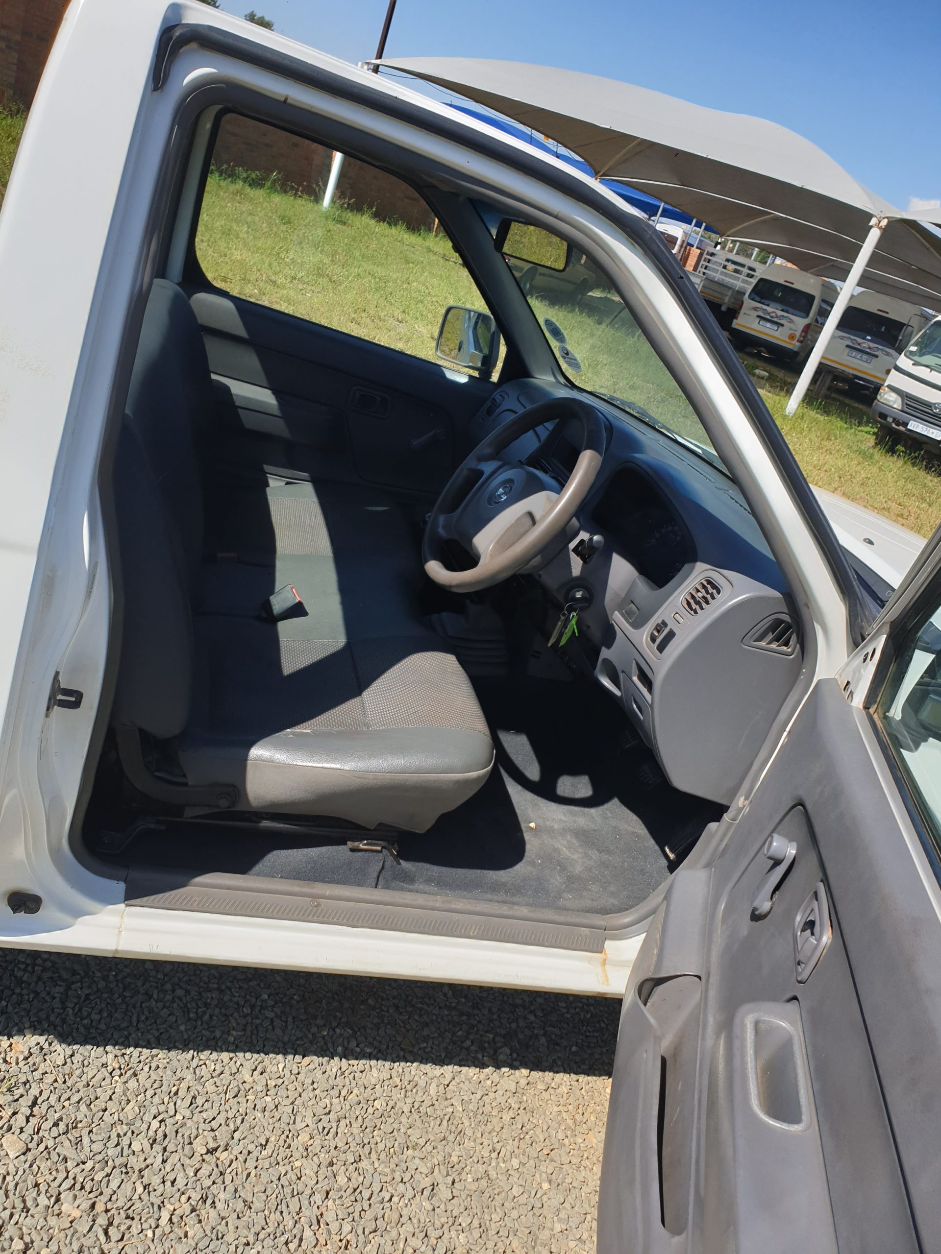 NISSAN NP300 2.0i S/C - Image 7