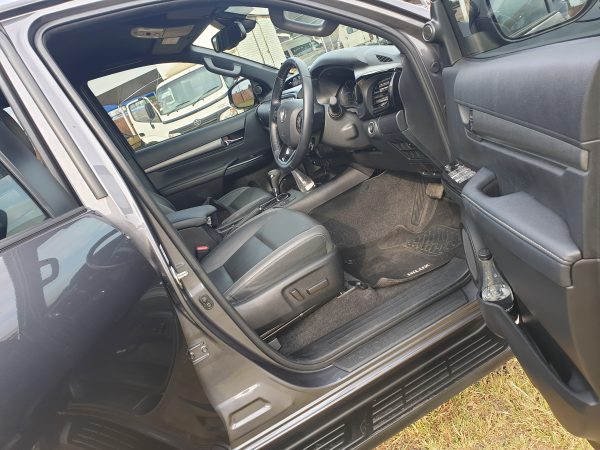TOYOTA HILUX 2.8 GD6 LEGEND50 AUTOMATIC D/C - Image 8