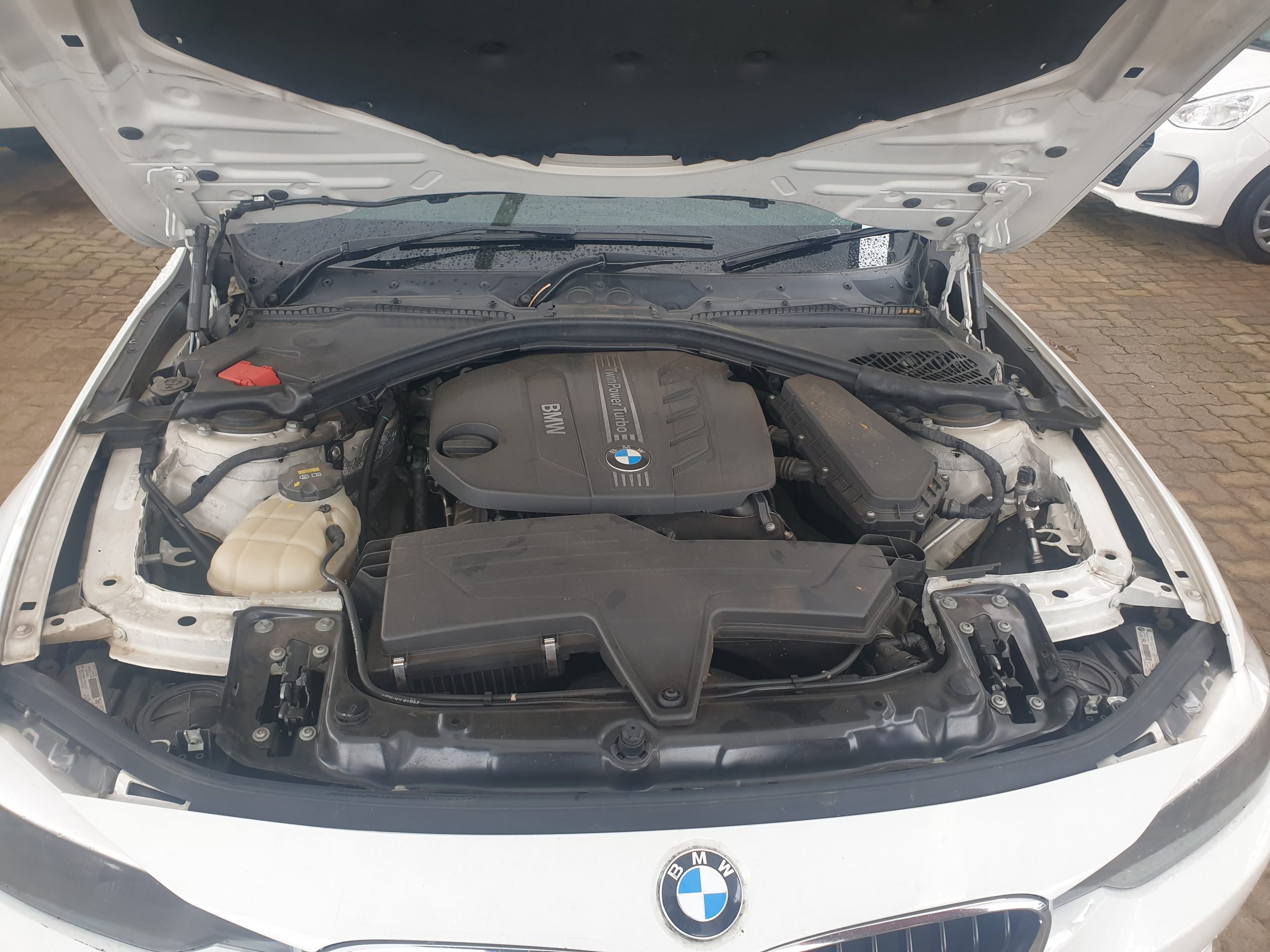 BMW 320d AUTOMATIC - Image 9