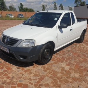 NISSAN NP200