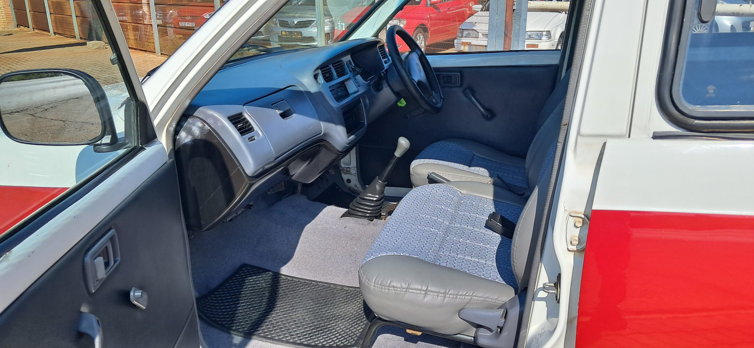 TOYOTA CONDOR 2400i - Image 8
