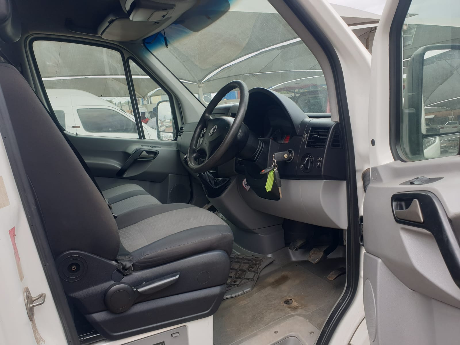 VW CRAFTER PANEL-VAN - Image 14