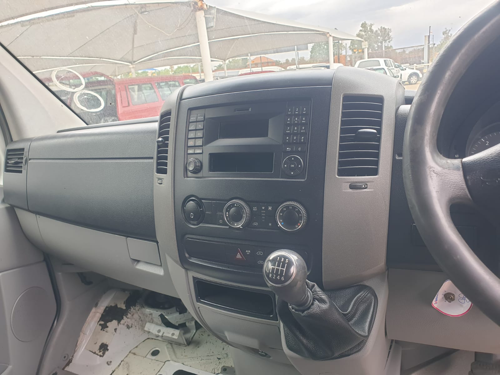 VW CRAFTER PANEL-VAN - Image 15