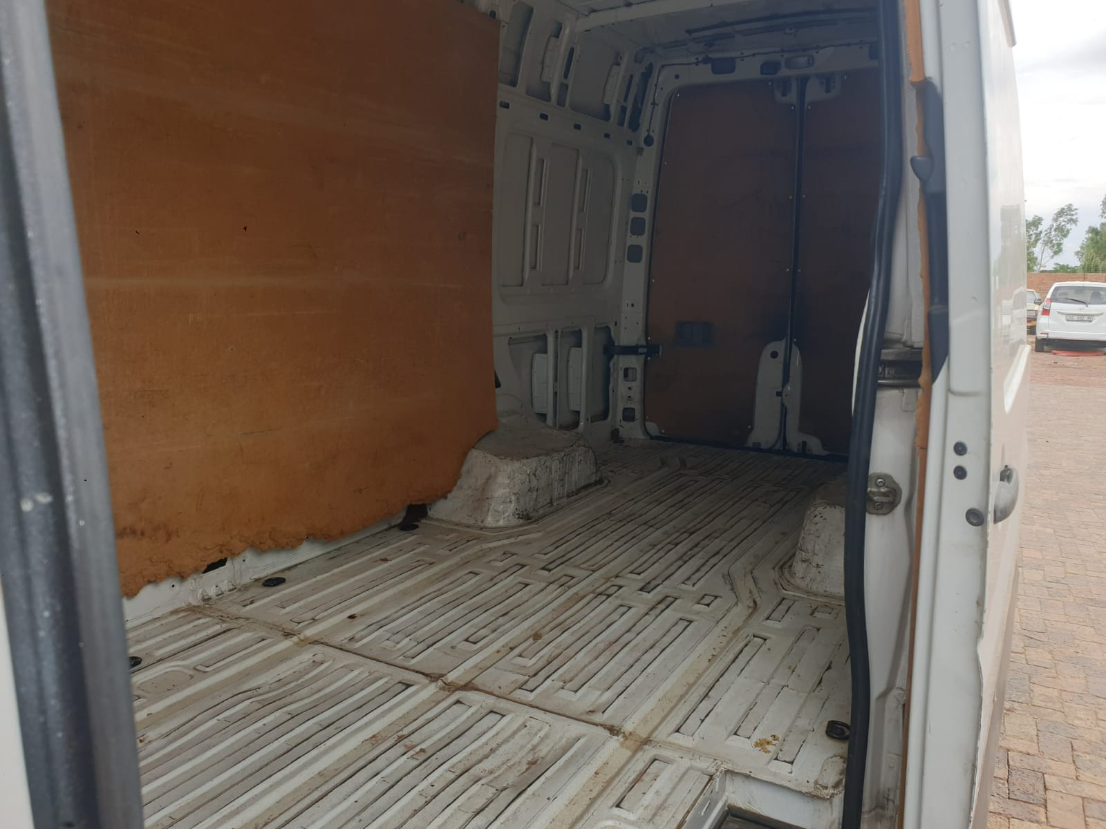 VW CRAFTER PANEL-VAN - Image 12